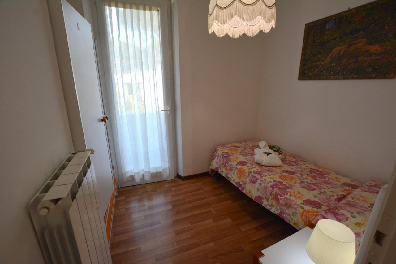 Villa A Lignano Pineta ลินญาโน ซับเบียโดโร ภายนอก รูปภาพ