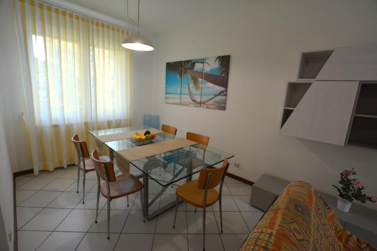 Villa A Lignano Pineta ลินญาโน ซับเบียโดโร ภายนอก รูปภาพ