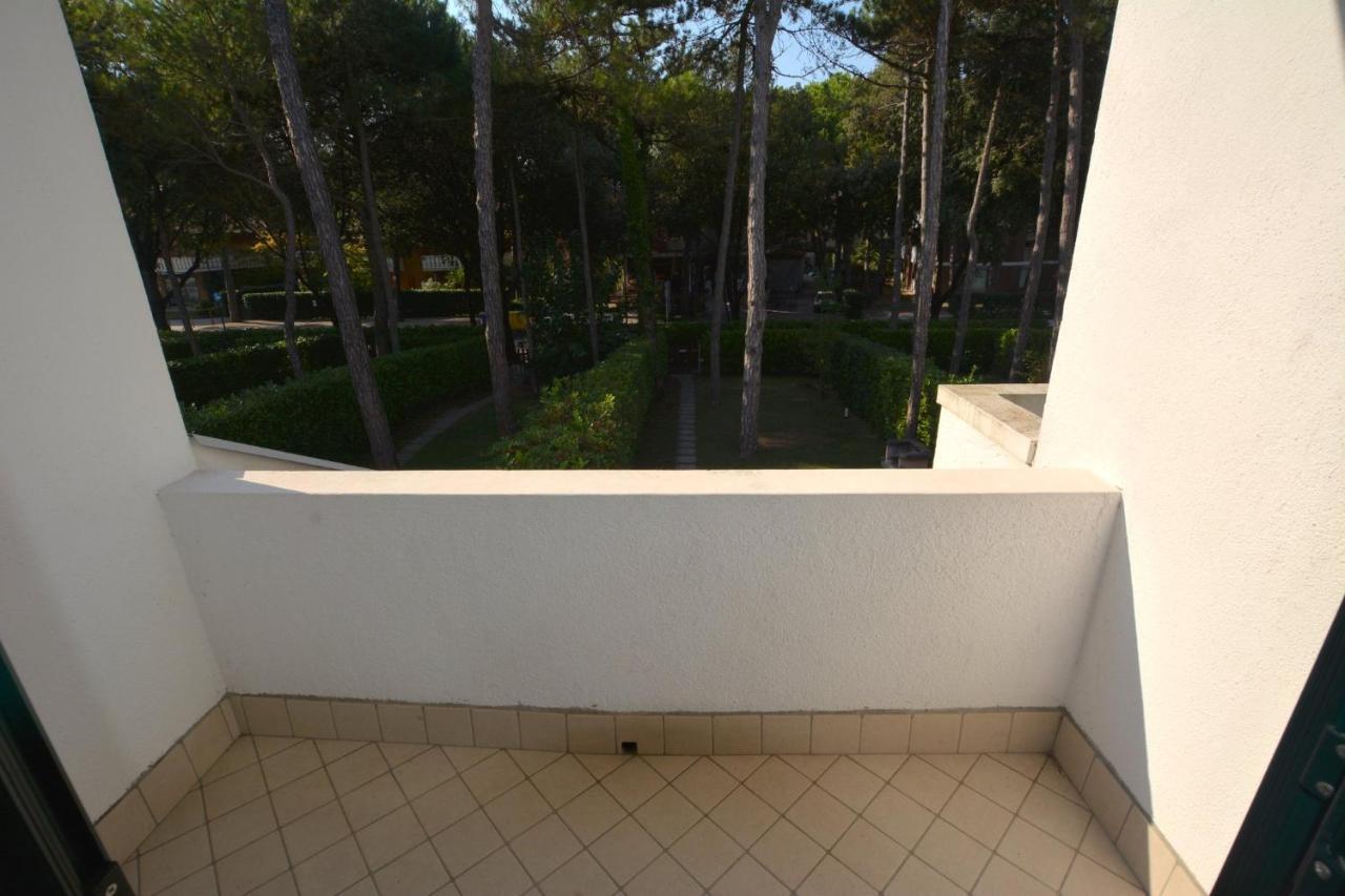 Villa A Lignano Pineta ลินญาโน ซับเบียโดโร ภายนอก รูปภาพ