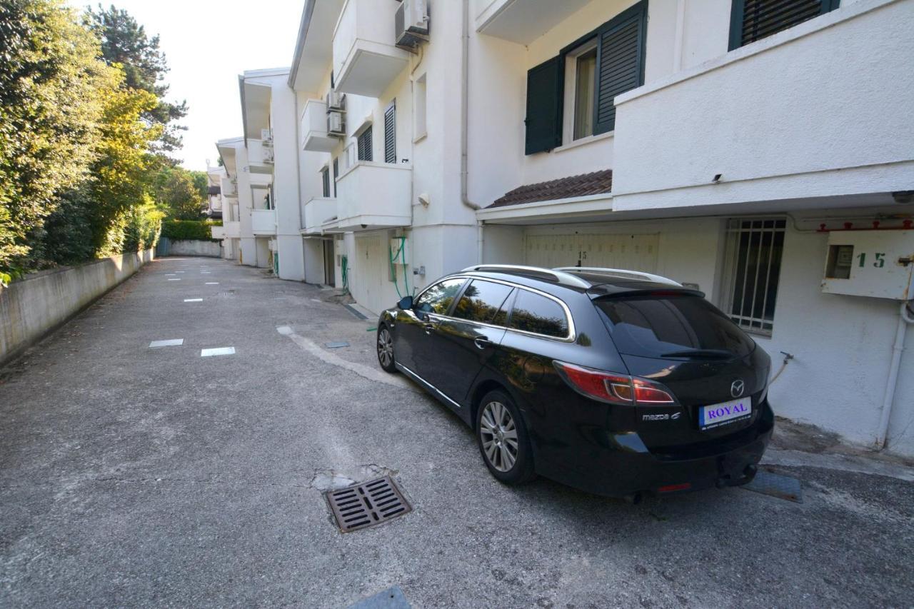 Villa A Lignano Pineta ลินญาโน ซับเบียโดโร ภายนอก รูปภาพ