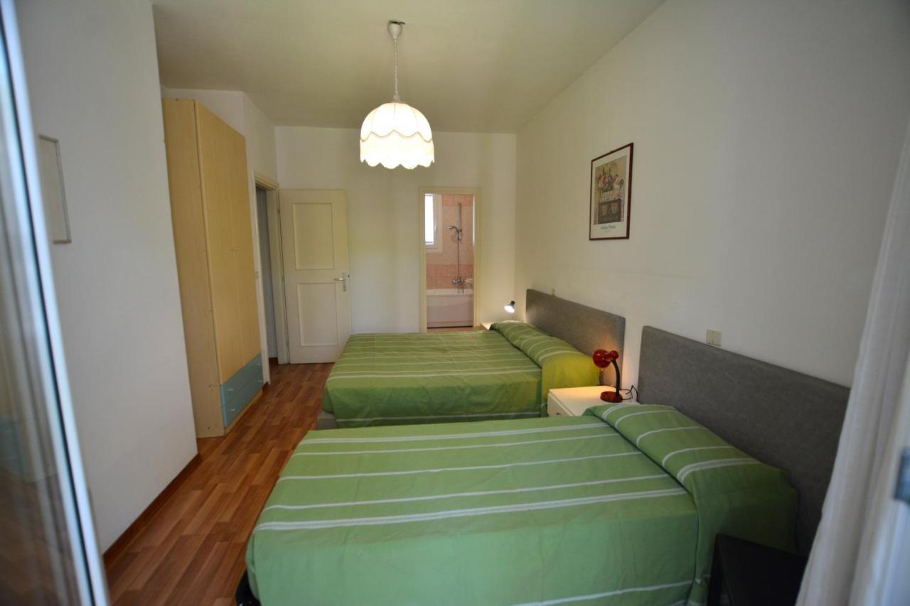 Villa A Lignano Pineta ลินญาโน ซับเบียโดโร ภายนอก รูปภาพ