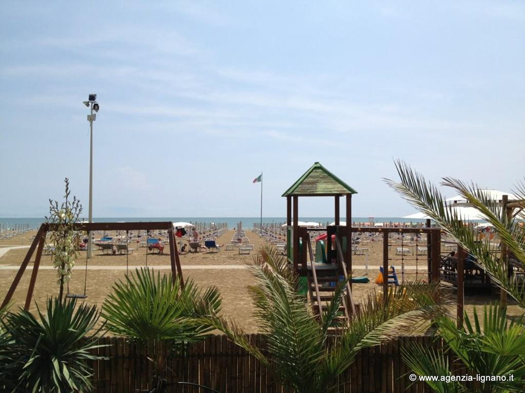 Villa A Lignano Pineta ลินญาโน ซับเบียโดโร ภายนอก รูปภาพ