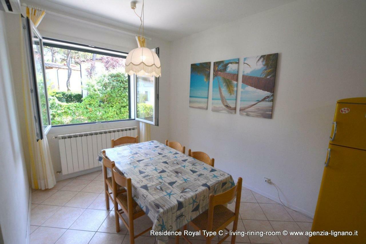 Villa A Lignano Pineta ลินญาโน ซับเบียโดโร ภายนอก รูปภาพ