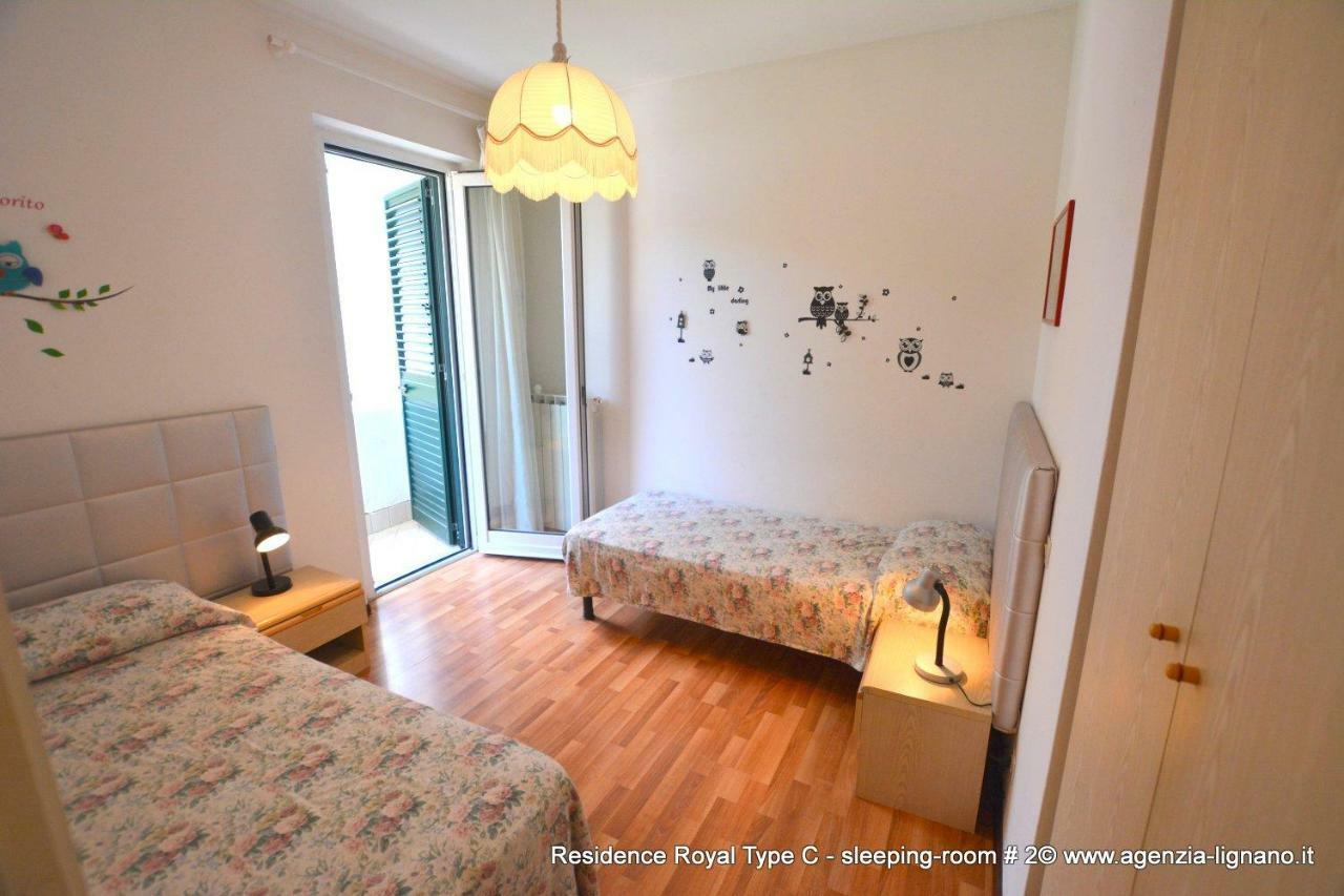 Villa A Lignano Pineta ลินญาโน ซับเบียโดโร ภายนอก รูปภาพ